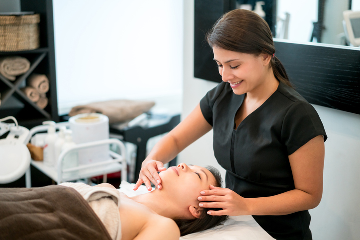 Deep cleansing facial treatment